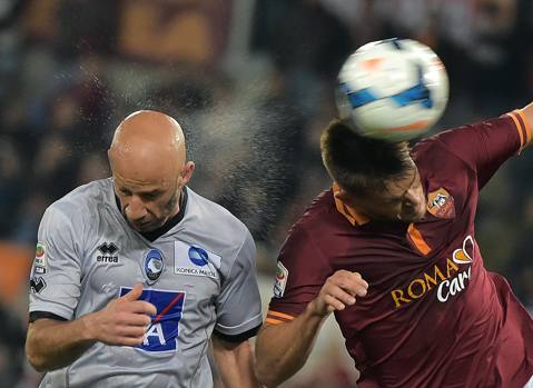 Di Migliaccio il gol del 3-1 per l'Atalanta: ma al 33' è troppo tardi per sperare nella rimonta. Afp